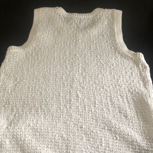 Sleeveless top.White - Picture 6 of 10